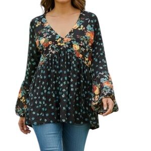 **NWT** Suzanne Betro Black Floral Bubble Sleeve Top